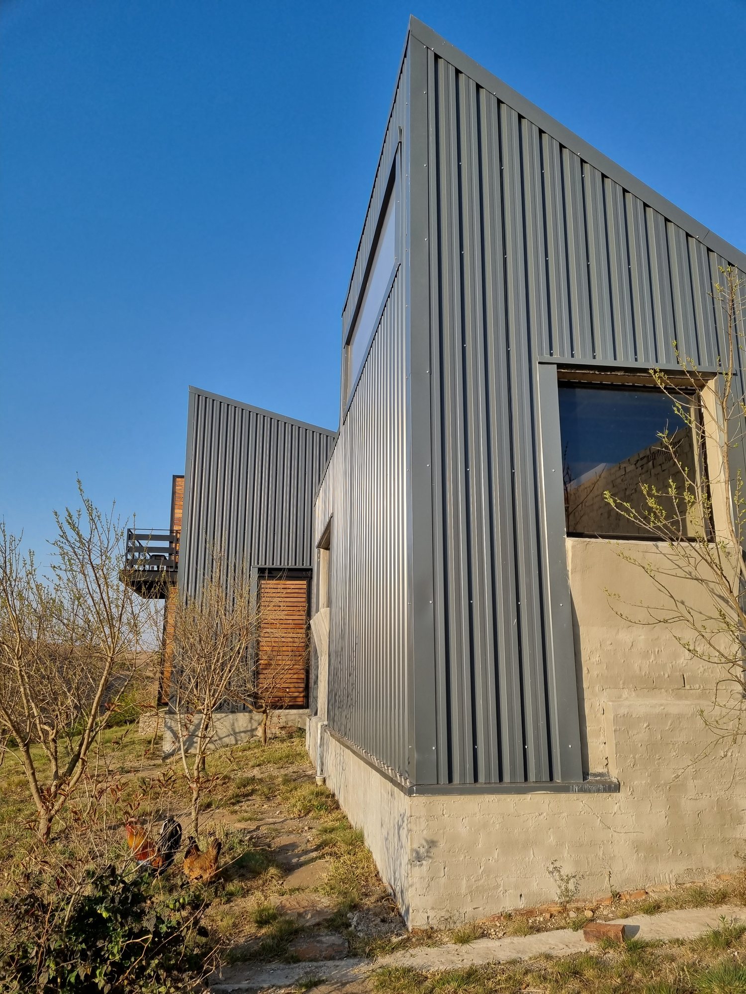 Angular steel-clad form